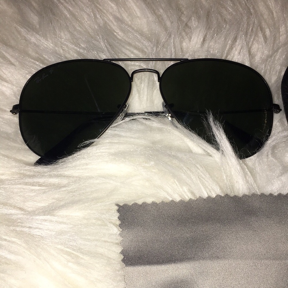 Brand new polarized ray bans - Picture 2 of 3